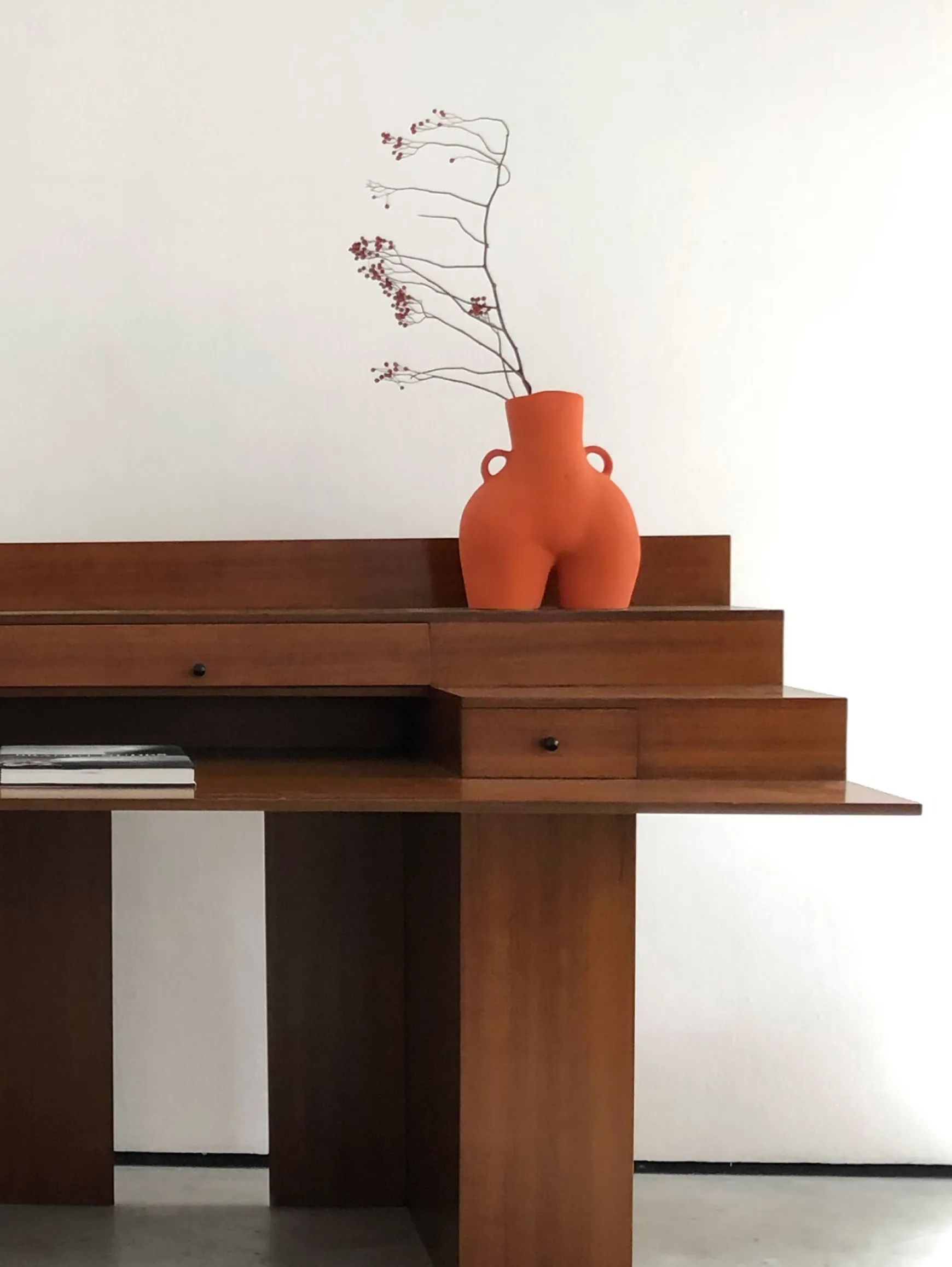 love_handles_vase_orange_1.webp HOFF Déco | Déco*LOVE HANDLES VASE ORANGE