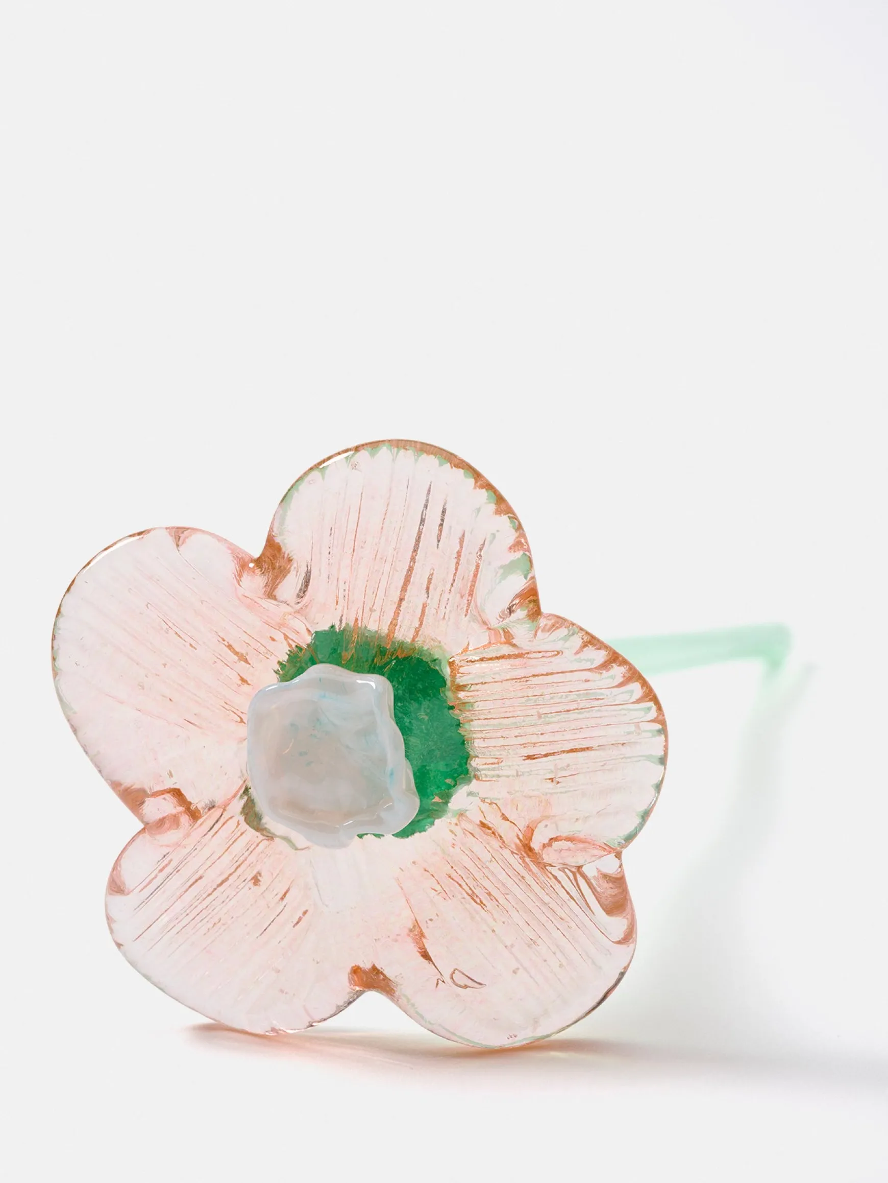 mouthblown_crystal_flower_cream_7.webp HOFF Déco | Déco*MOUTHBLOWN CRYSTAL FLOWER CREAM